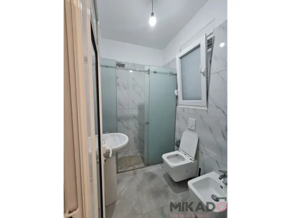 Jepet me Qira kati i 2 i Viles tek rrruga e Vilave ne Lunder!