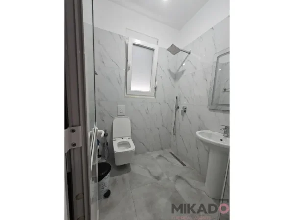 Jepet me Qira kati i 2 i Viles tek rrruga e Vilave ne Lunder!