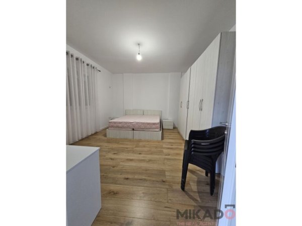 Jepet me Qira kati i 2 i Viles tek rrruga e Vilave ne Lunder!