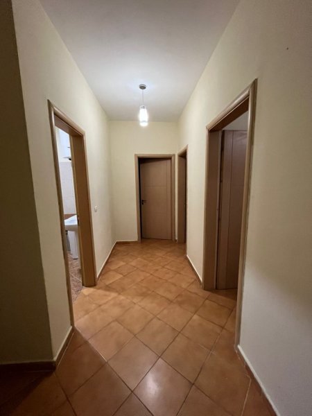 Apartament 3+1 me qera ne Fresk