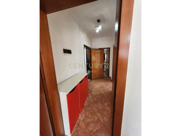 Apartament 2+1 me qira përballë Delijorgjit tek Ish Stacioni i Fundit i Tiranës së Re.