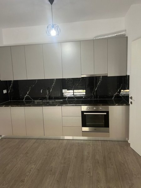 Apartament ( i pa banuar me pare bosh)Xhamllik