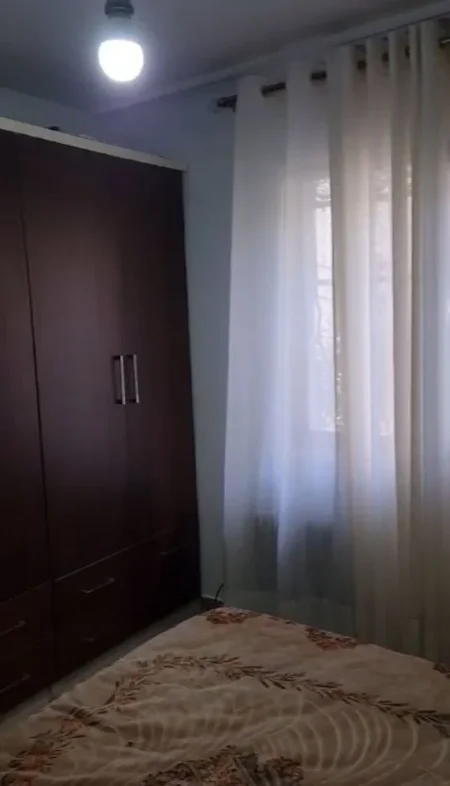 Jepet me qera Shtepi Private 1 kateshe, Ali Dem pas Maternitetit te Ri prane shkolles Kushtrimi i Lirise.