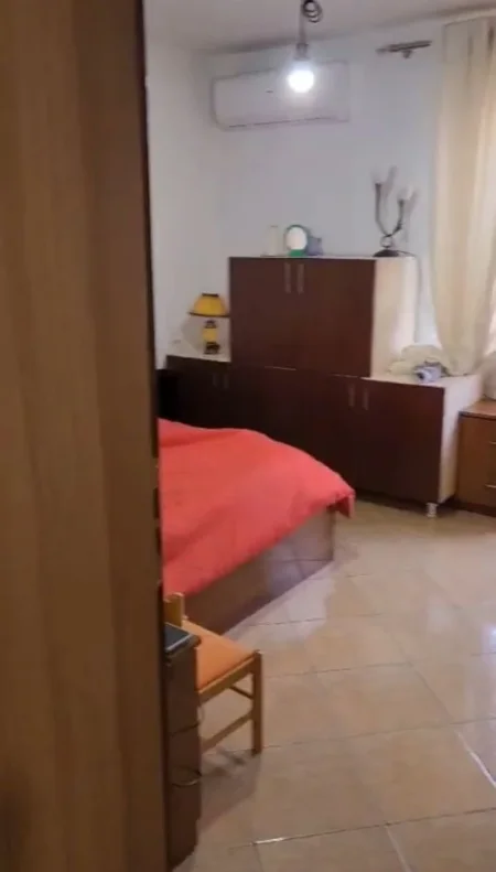 Jepet me qera Shtepi Private 1 kateshe, Ali Dem pas Maternitetit te Ri prane shkolles Kushtrimi i Lirise. 400 mije leke