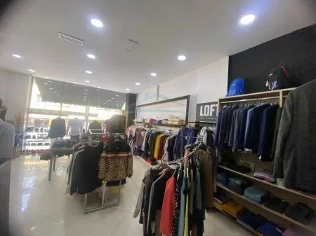 Shitet, Dyqan, në Fresk, Tiranë.  AREA39608