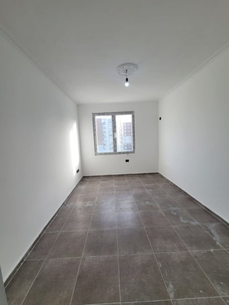 Shitet, Apartament 2+1, Fusha e Aviacionit, Tiranë.