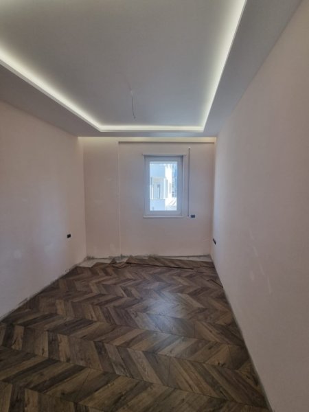 Jepet apartament me qera per zhvillim biznesi te kafe Flora