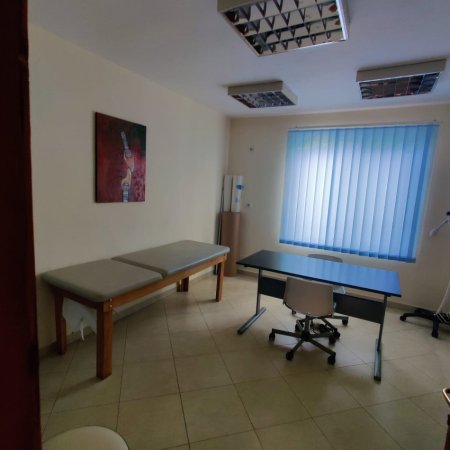 JEPET ME QERA ZYRE 40M2 350 EURO RRUGA SAMI FRASHERI