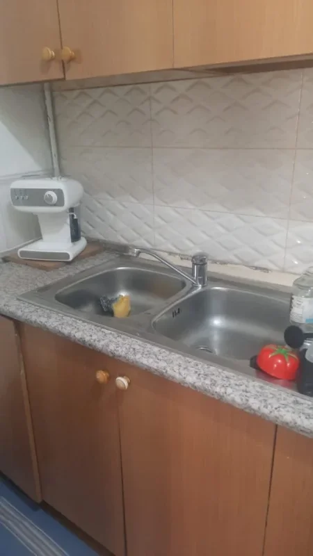 Shtepi me qera tek Pazari i Ri