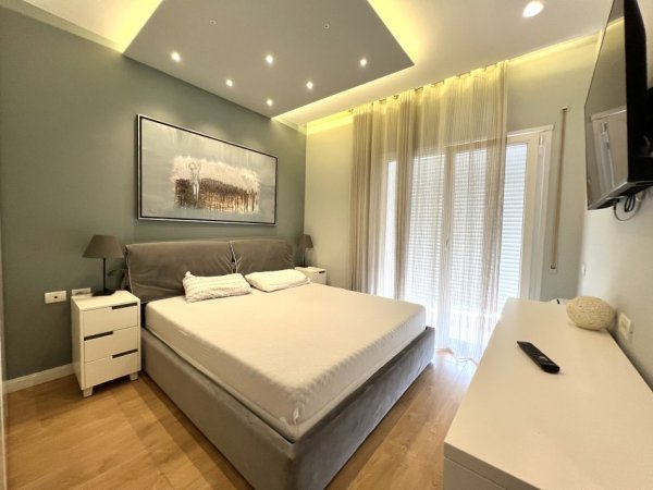 QIRA APARTAMENT 2+1+2 - KOPSHTI BOTANIK