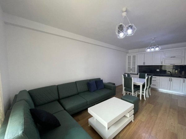 Tirane, jepet me qera apartament 2+1+2  450 Euro (ASTIR VILA L2)