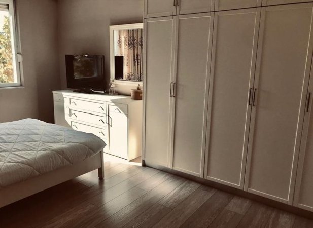 APARTAMENT 3+1+2 NE SHITJE TE STACIONI I TRENIR