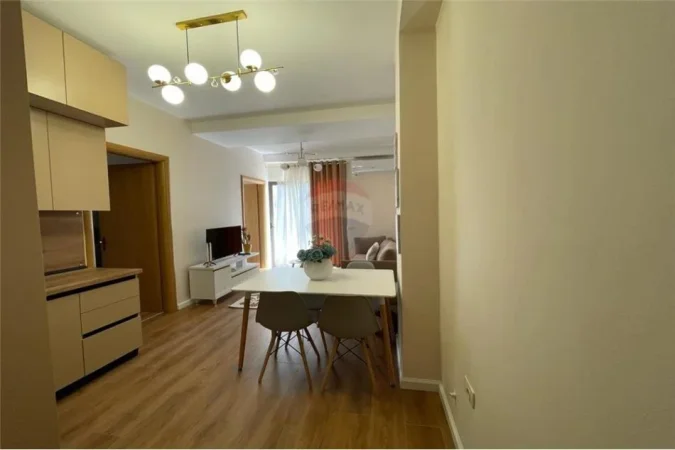 Apartament 2+1 per qira , Selvia