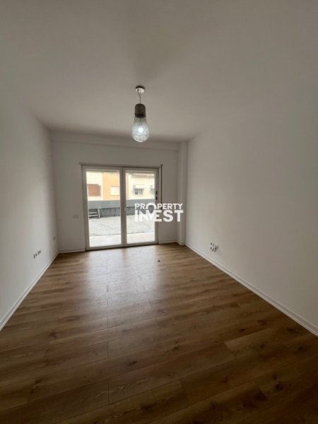 📍Komuna e Parisit, shitet Apartament 2+1+2, 160m