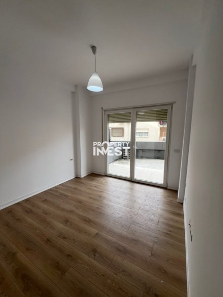 📍Komuna e Parisit, shitet Apartament 2+1+2, 160m