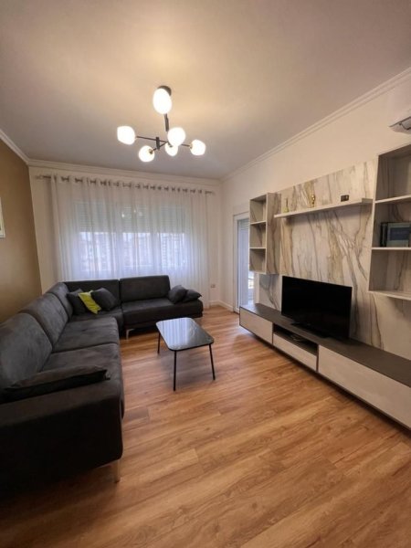 JEPET APARTAMENT ME QERA 2+1+2+POST PARKIMI TEK PAZARI I RI!