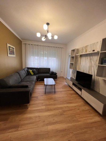 JEPET APARTAMENT ME QERA 2+1+2+POST PARKIMI TEK PAZARI I RI!