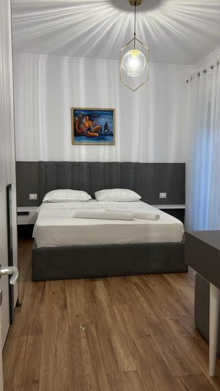 JEPET APARTAMENT ME QERA 2+1+2+POST PARKIMI TEK PAZARI I RI!