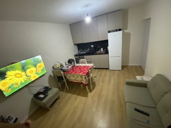 Shitet apartament 2+1 ne Kombinat, 57'500 Euro