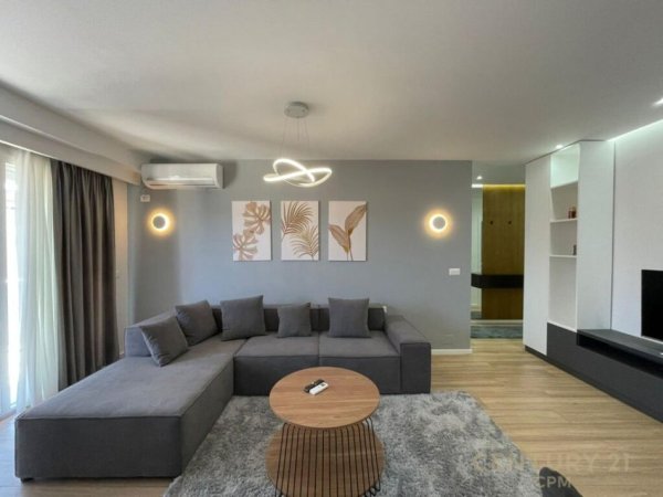 JEPET ME QIRA APARTAMENT 1+1 TEK STACIONI I TRENIT ! 650euro