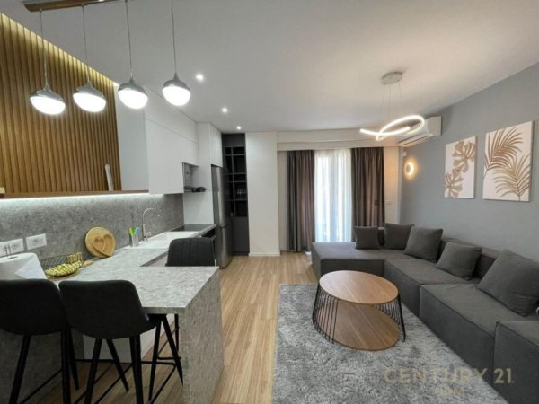 JEPET ME QIRA APARTAMENT 1+1 TEK STACIONI I TRENIT ! 650euro