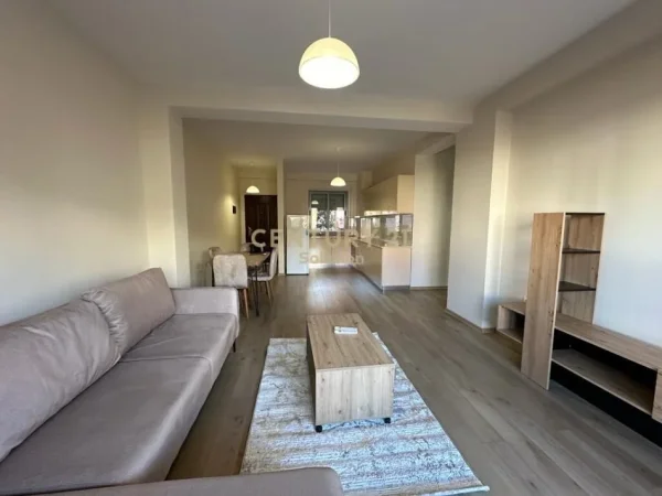 JEPET ME QERA 2+1+2 TEK KOPSHTI BOTANIK, 400 € /Muaj