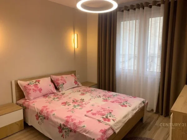 Apartament 1+1 për Qira në Rrugën e Kavajës!! 700 €uro