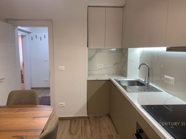 Apartament 1+1 për Qira në Rrugën e Kavajës!! 700 €uro