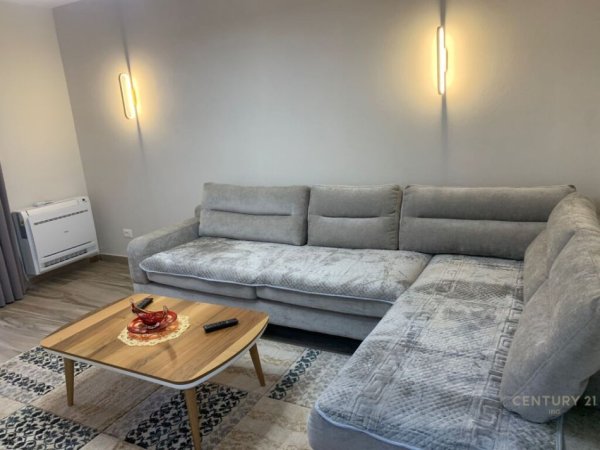 Apartament 1+1 për Qira në Rrugën e Kavajës!! 700 €uro