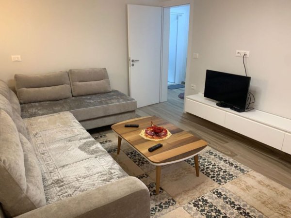 Apartament 1+1 për Qira në Rrugën e Kavajës!! 700 €uro