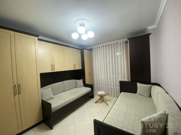 JAPIM ME QERA APARTAMENT 2+1 PRANE RRUGES KOSOVAREVE!!!, 750 €uro