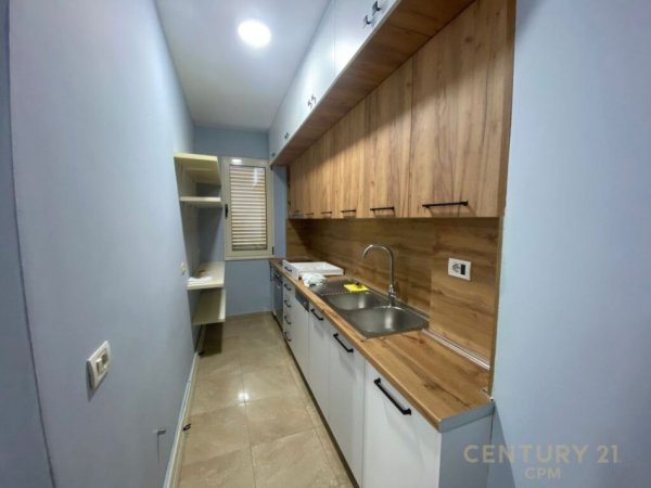 JAPIM ME QERA APARTAMENT 2+1 PRANE RRUGES KOSOVAREVE!!!, 750 €uro