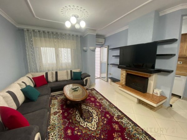 JAPIM ME QERA APARTAMENT 2+1 PRANE RRUGES KOSOVAREVE!!!, 750 €uro