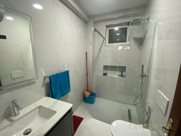 JAPIM ME QERA APARTAMENT 2+1 PRANE RRUGES KOSOVAREVE!!!, 750 €uro