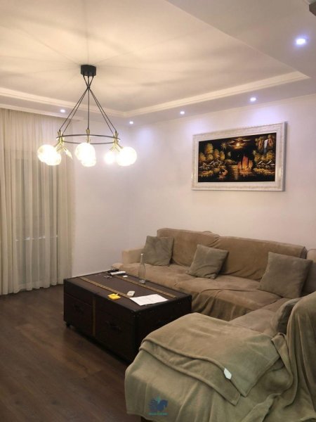 Jepet Me Qera Apartament 2+1+2 Tek Komuna e Parisit [ID PO2113]