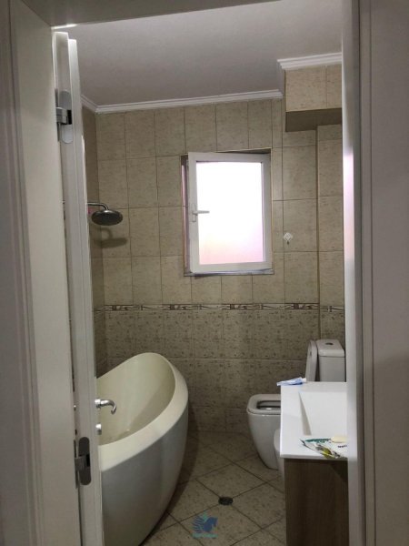 Jepet Me Qera Apartament 2+1+2 Tek Komuna e Parisit [ID PO2113]