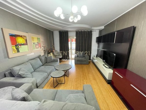 JEPET ME QIRA SUPER APARTAMENT 2+1+2 +GARAZH PRANE AMBASADES AMERIKANE, TIRANE!, 1000euro