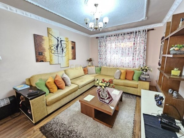 Shesim apartament 2+1 tek Rr. 'Margarita Tutulani'