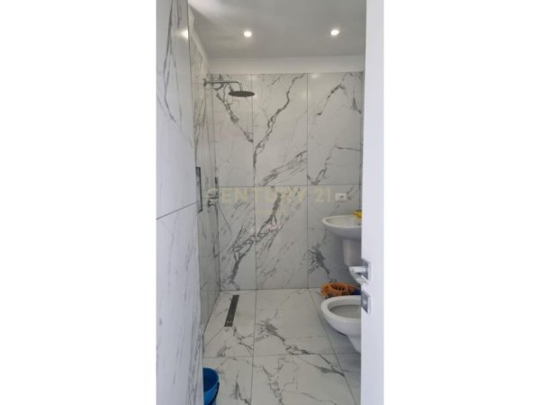 Apartament 1+1 për Qira në Rrugën Ferit Xhajko, Tiranë - 600€ | 90 m²