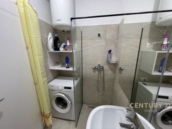 TEK ASTIRI, APARTAMENT 2+1+P.PARKIMI PER QIRA!