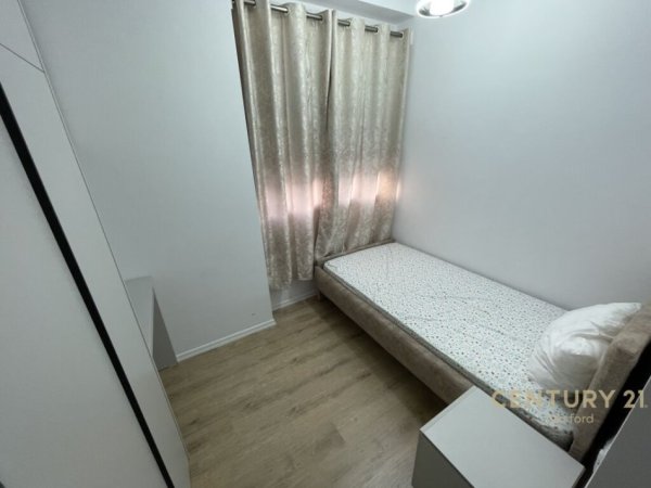 TEK ASTIRI, APARTAMENT 2+1+P.PARKIMI PER QIRA!