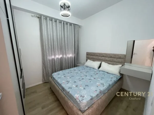 TEK ASTIRI, APARTAMENT 2+1+P.PARKIMI PER QIRA!