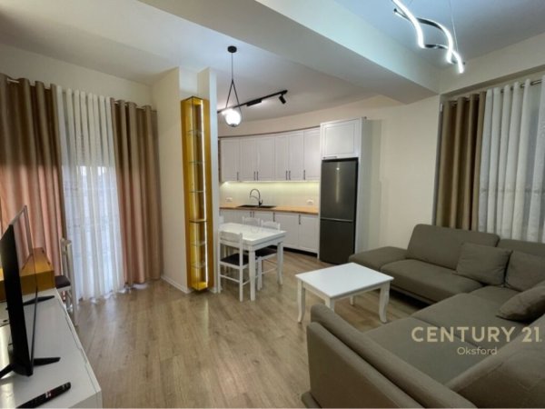 TEK ASTIRI, APARTAMENT 2+1+P.PARKIMI PER QIRA!