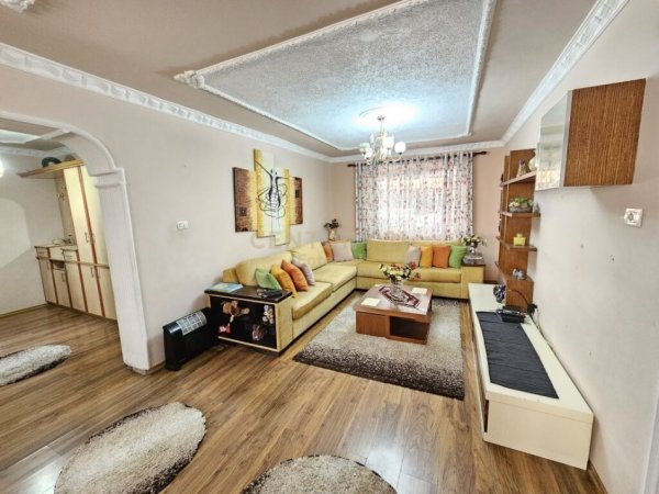 Shesim apartament 2+1 tek Rr. 'Margarita Tutulani'