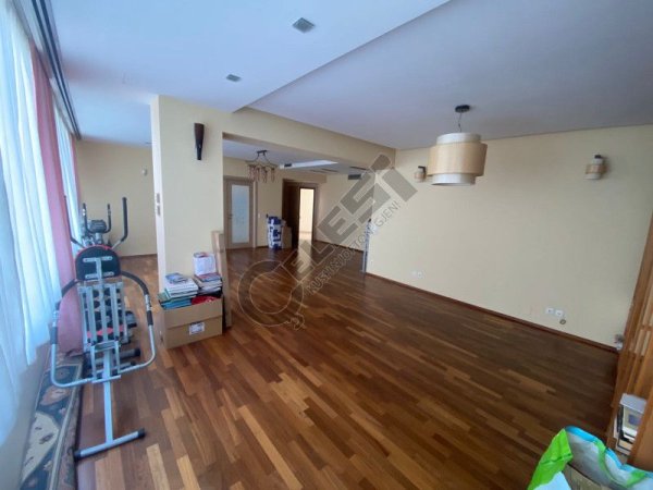 JEPET ME QERA ZYRE 160M2 1700 EURO BLLOK