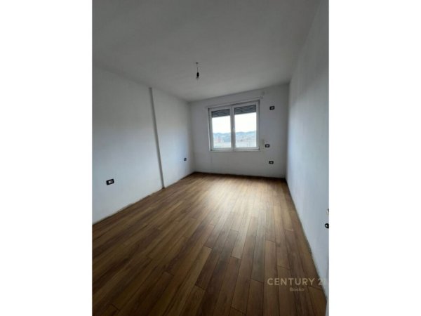 Shitet, Apartament 3+1+3+ Post Parkimi,Porcelan , Tiranë