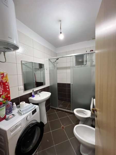 Jepet me qera Apartamenti 2+1 - Astir pranë Vilës L