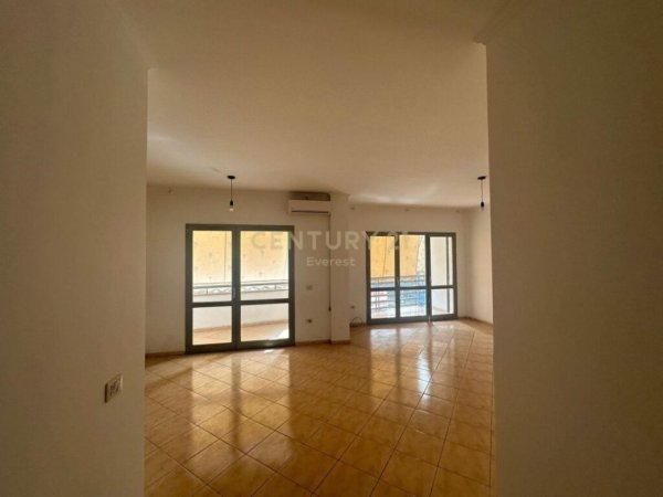 SHESIM APARTAMENT PRANE RING CENTER.