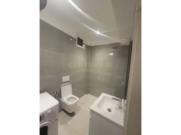 JAPIM APARTAMENT 2+1 ME QIRA PRANE PAZARIT TE RI