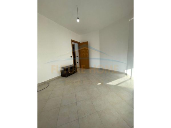 Shitet Apartament 1+1, Unaza e Re